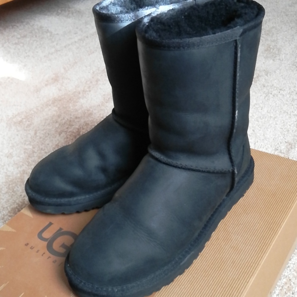 Classic Leather Uggs - Picture 5 of 6